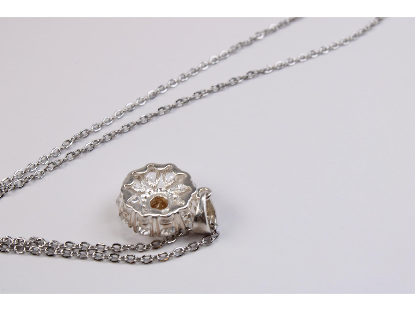 Vintage Sterling Silver Sparkly Daisy Pendant Necklace Hallmarked Jewellery - Gems Forgotten 