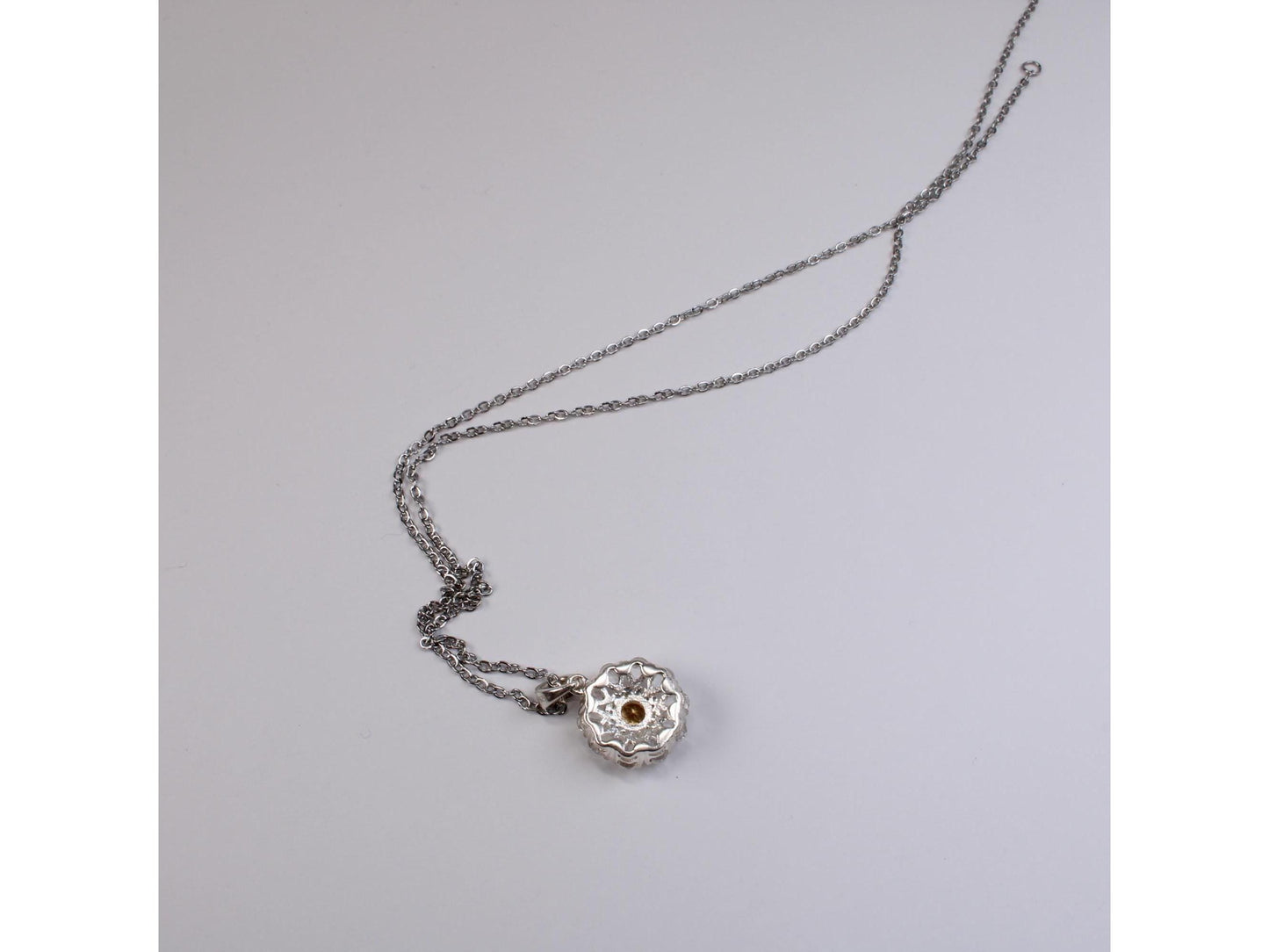 Vintage Sterling Silver Sparkly Daisy Pendant Necklace Hallmarked Jewellery - Gems Forgotten 