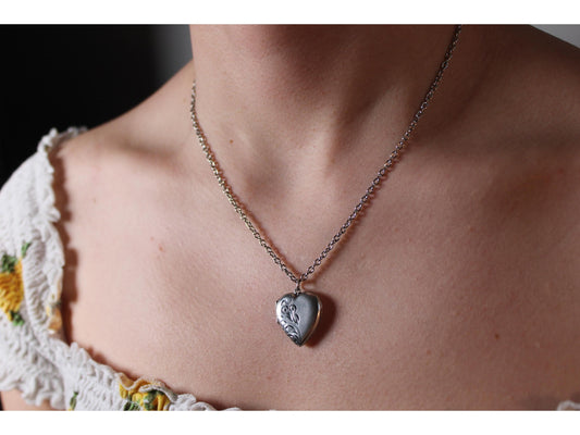 Vintage Etched Sterling Silver Heart Locket Necklace - Gems Forgotten 