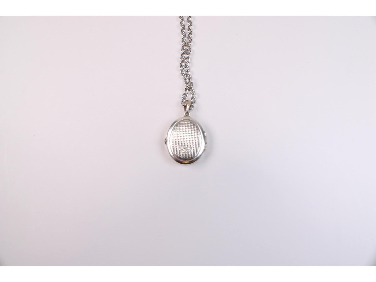 Vintage Etched Sterling Silver Oval Locket Necklace - Gems Forgotten 