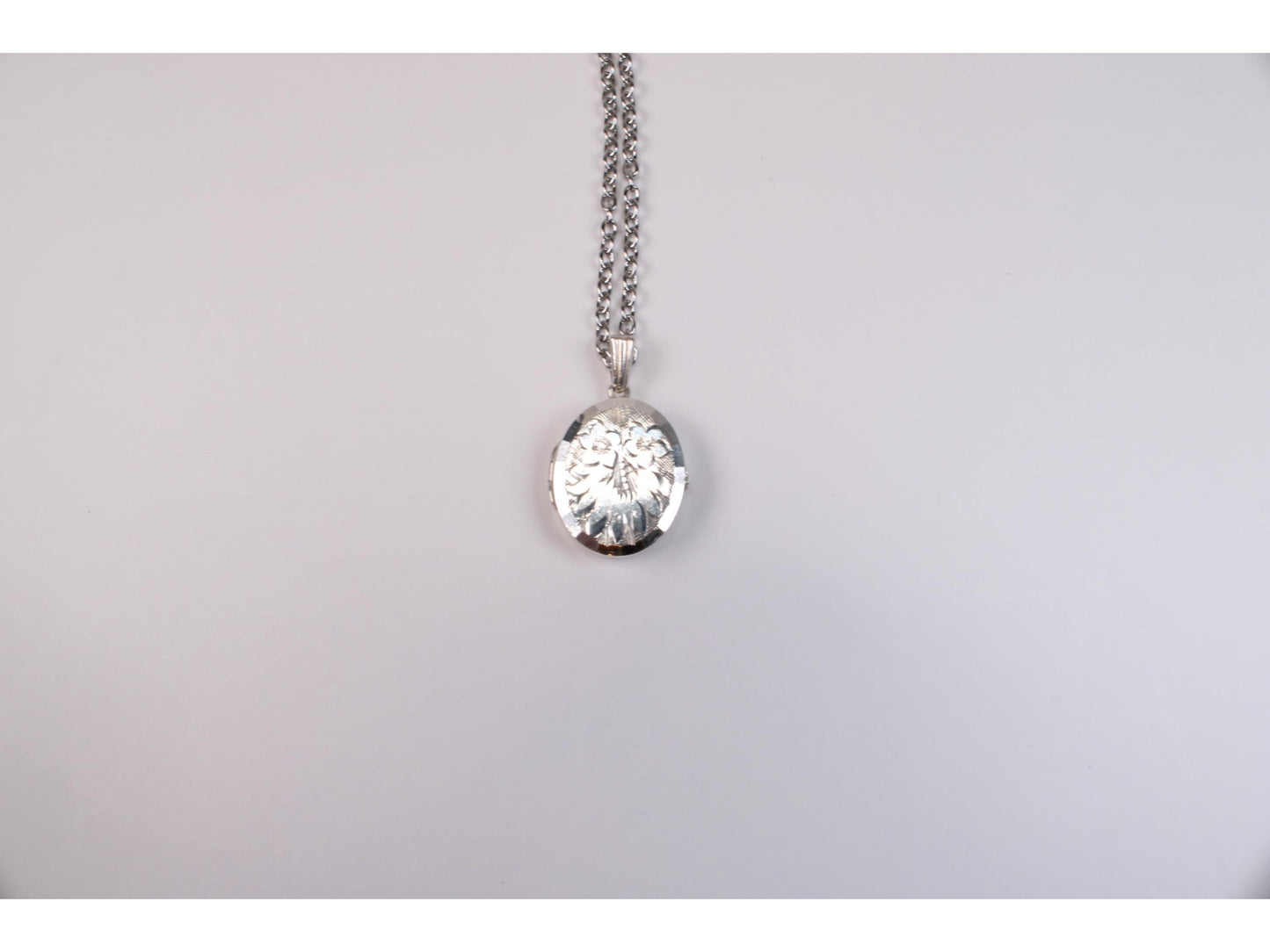 Vintage Etched Sterling Silver Oval Locket Necklace - Gems Forgotten 