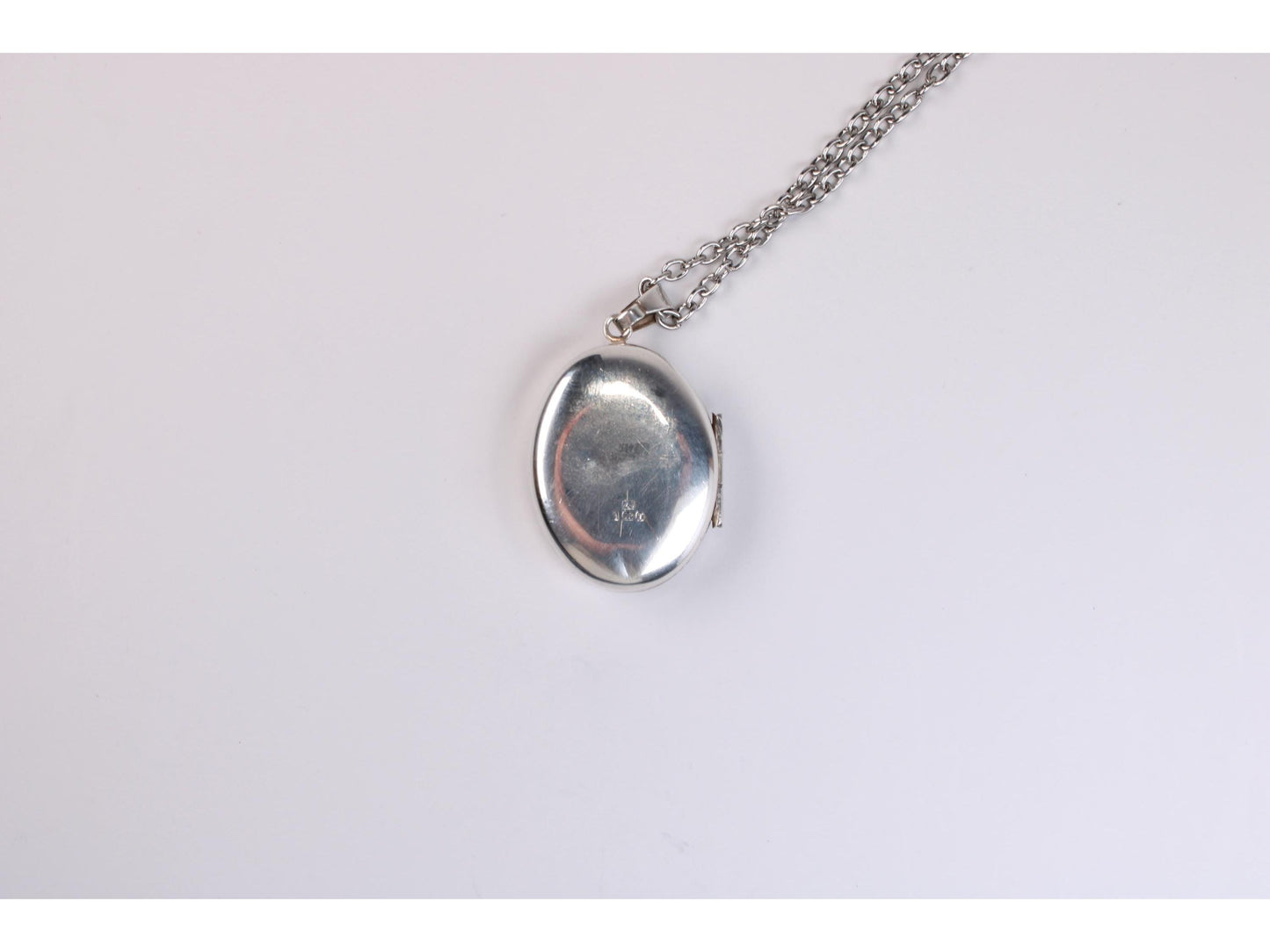 Vintage Etched Sterling Silver Oval Locket Necklace - Gems Forgotten 
