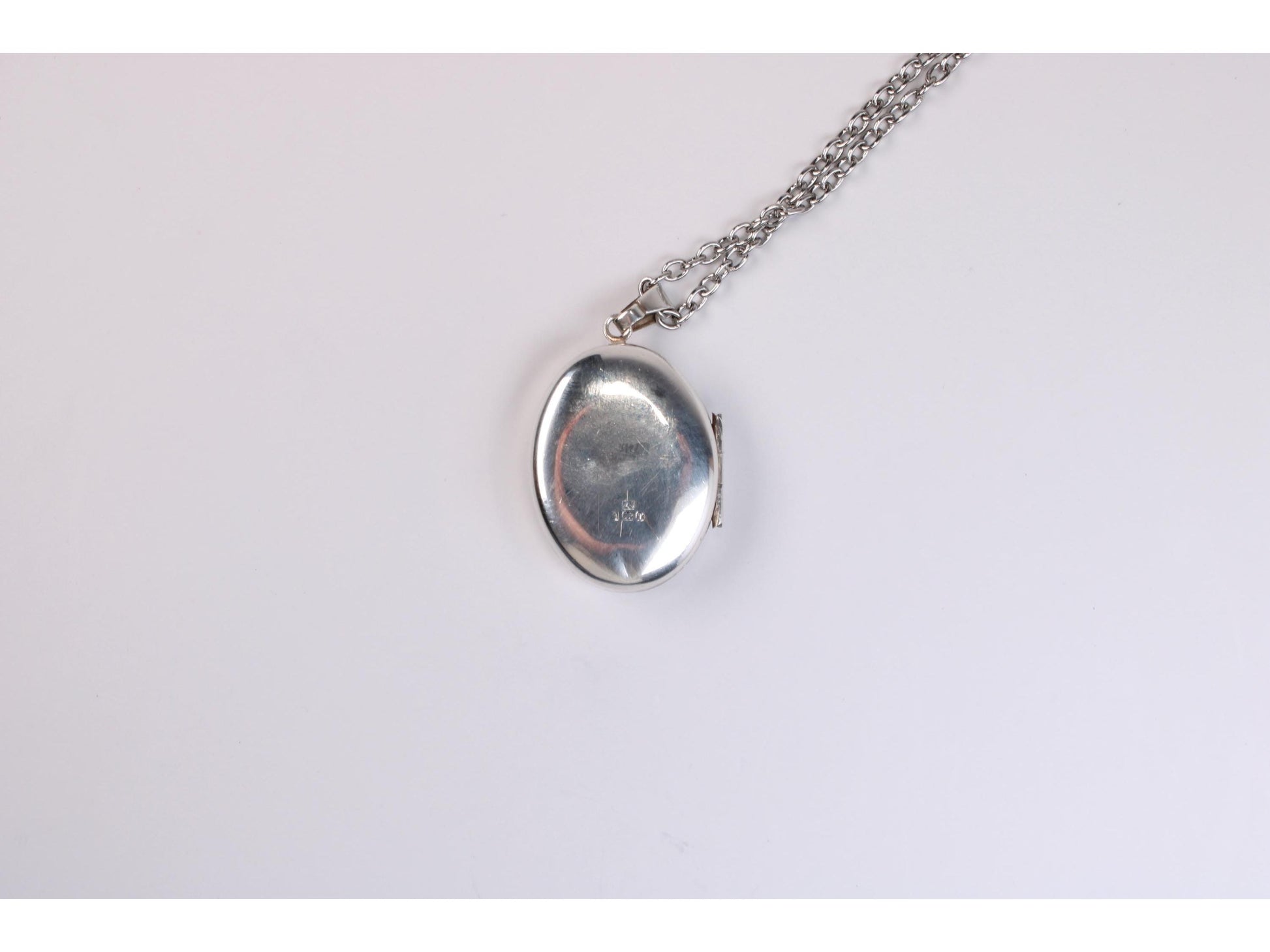 Vintage Etched Sterling Silver Oval Locket Necklace - Gems Forgotten 