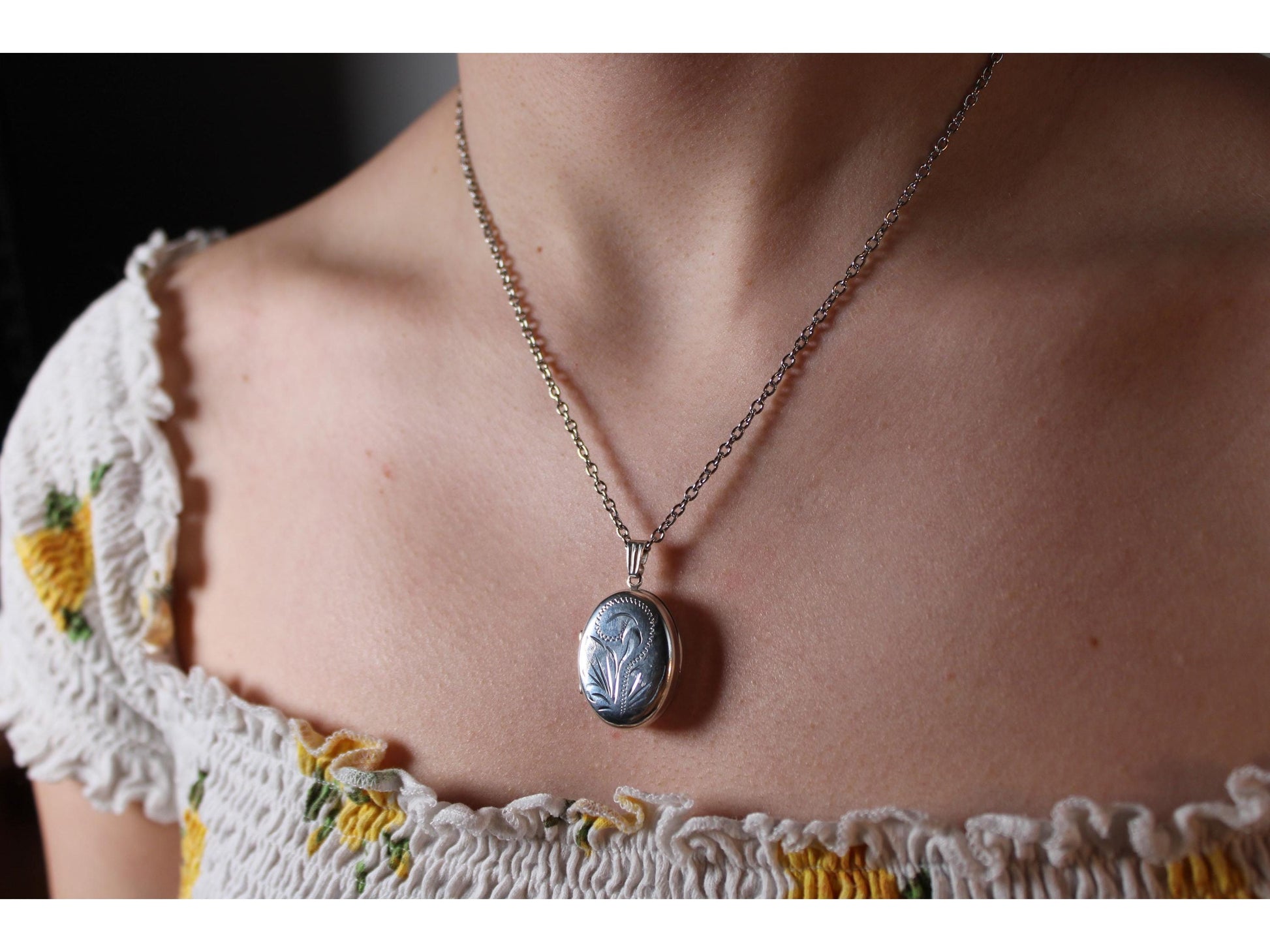 Vintage Etched Sterling Silver Oval Locket Necklace - Gems Forgotten 