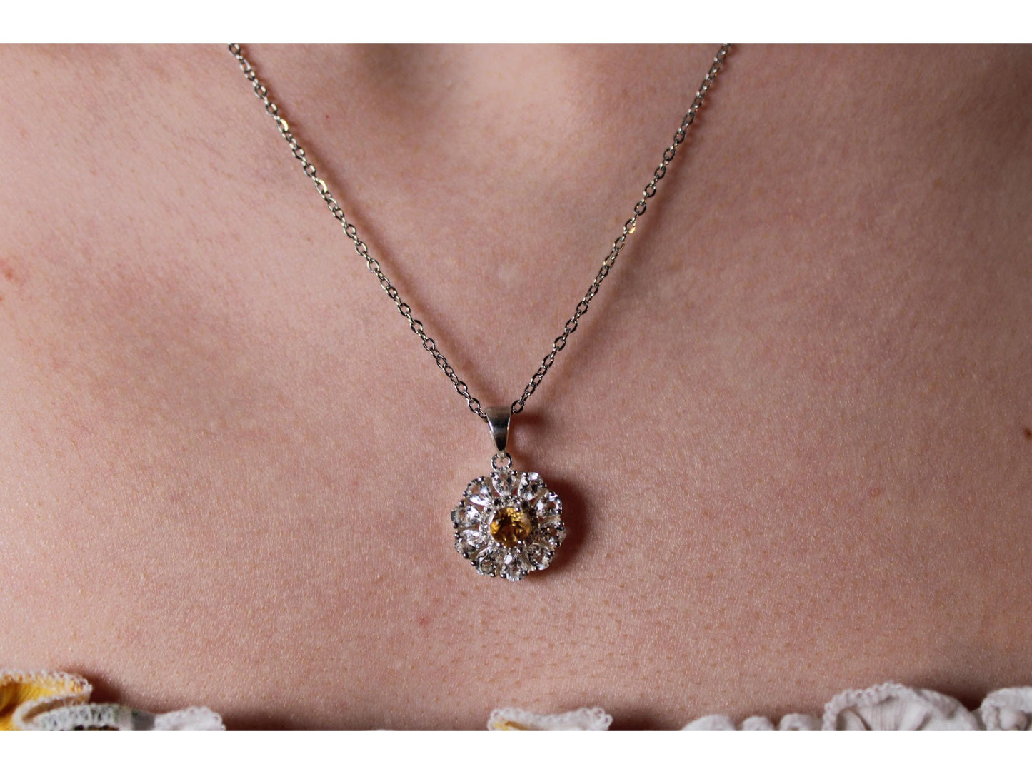 Vintage Sterling Silver Sparkly Daisy Pendant Necklace Hallmarked Jewellery - Gems Forgotten 