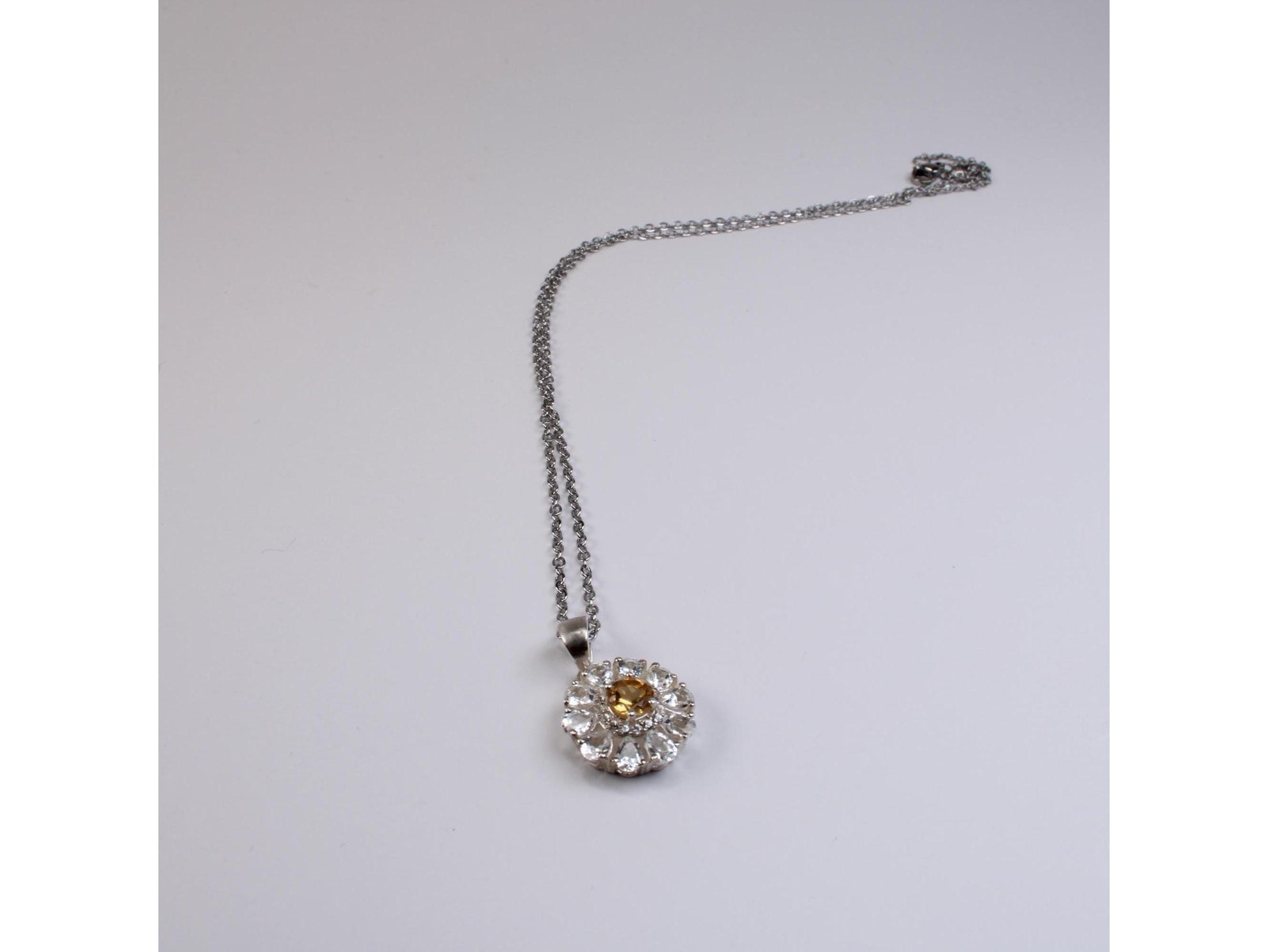 Vintage Sterling Silver Sparkly Daisy Pendant Necklace Hallmarked Jewellery - Gems Forgotten 