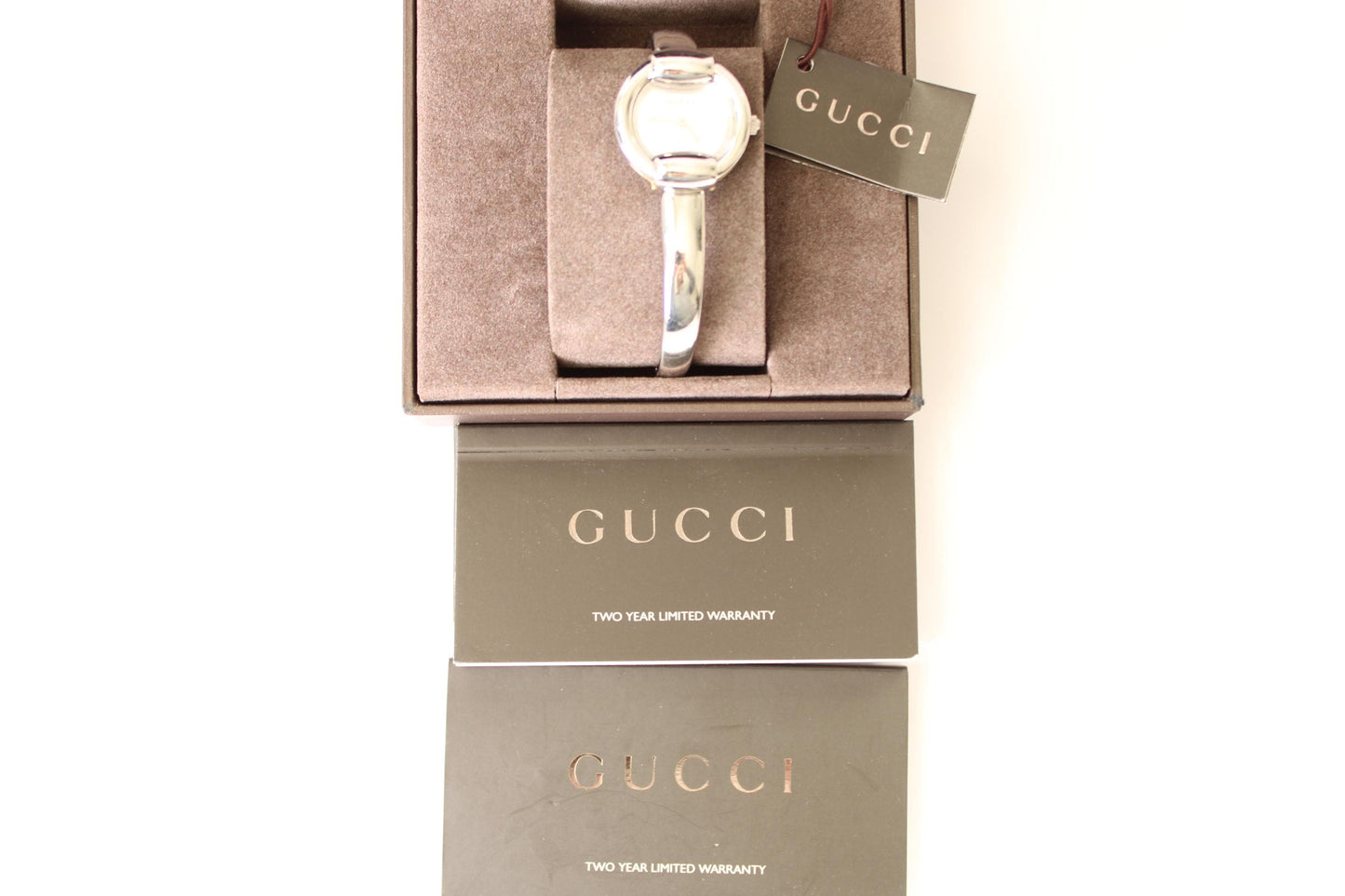 Vintage Gucci 1400L Watch with Box  Elegant Silver (Stainless Steel) Wristwatch Quartz - Gems Forgotten 