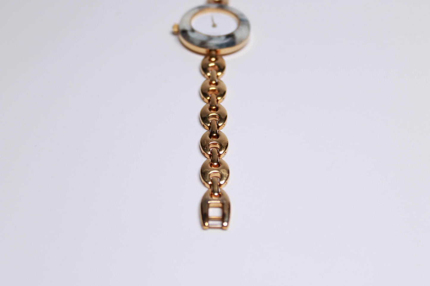 Gucci 1100 Change Bezel Watch with Silver White Marble Bezel - Gems Forgotten 