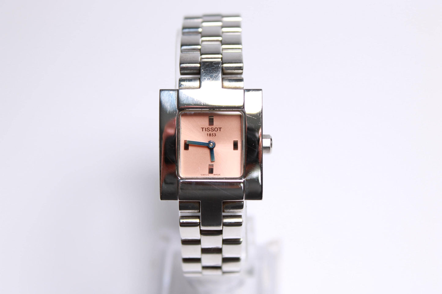 Vintage Tissot Classic Watch - L730K with Salmon Pink Dial Swiss Ladies Quuartz Wristwatch - Gems Forgotten 
