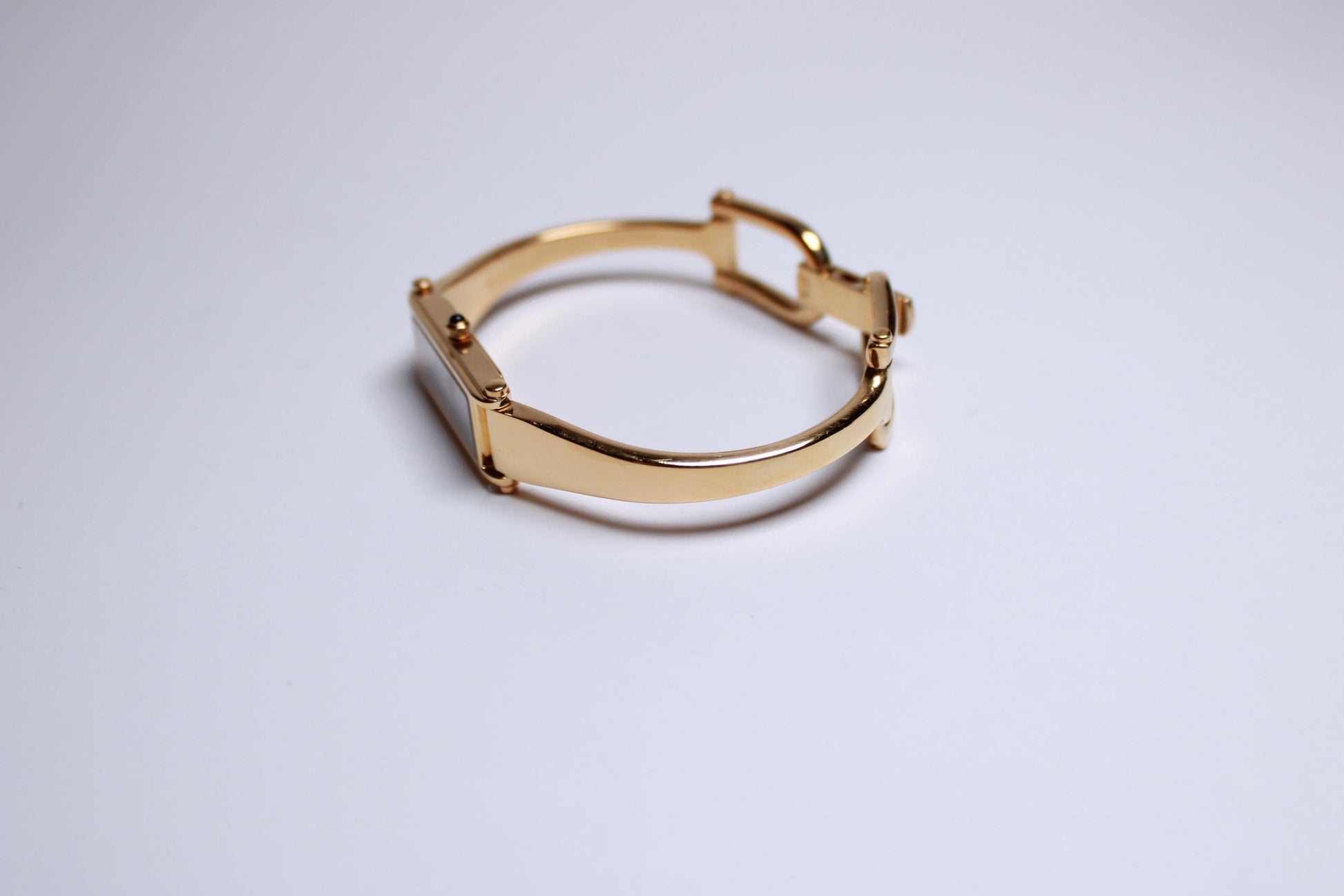 Gucci 1500L Gold-Plated Tank Watch – Mother of Pearl Dial, Swiss Made - Gems Forgotten 
