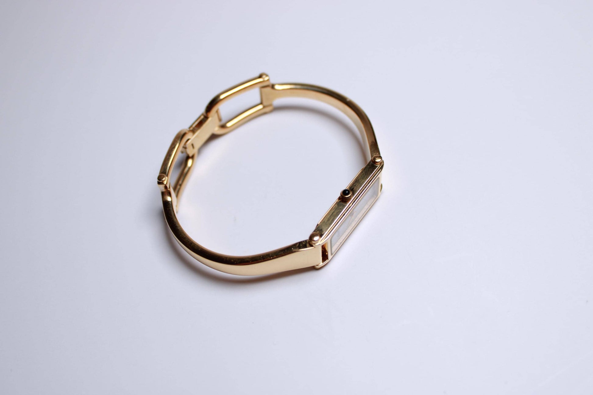 Gucci 1500L Gold-Plated Tank Watch – Mother of Pearl Dial, Swiss Made - Gems Forgotten 