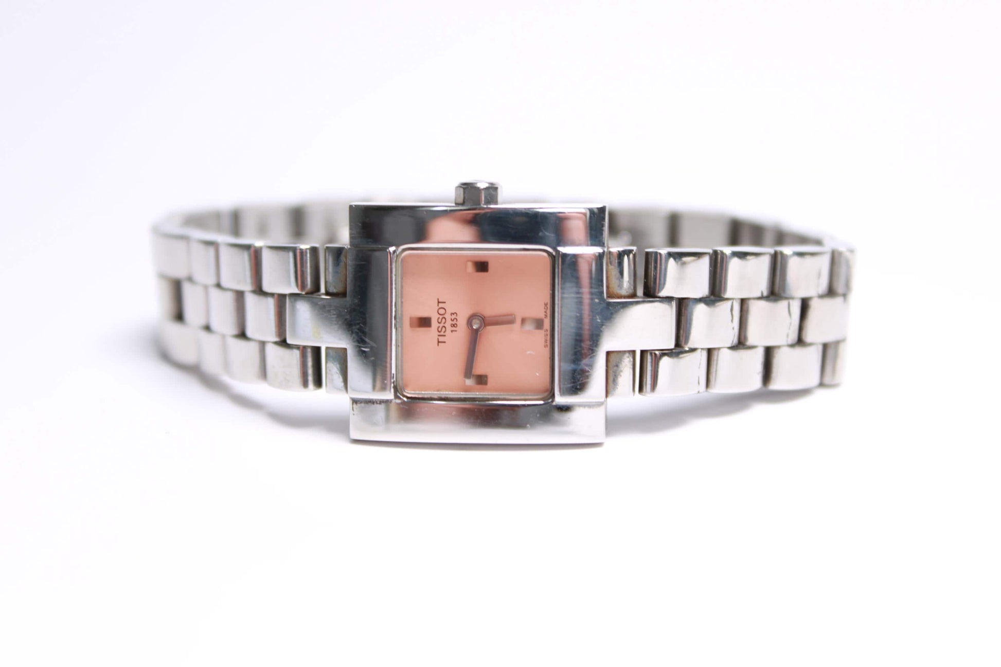 Vintage Tissot Classic Watch - L730K with Salmon Pink Dial Swiss Ladies Quuartz Wristwatch - Gems Forgotten 