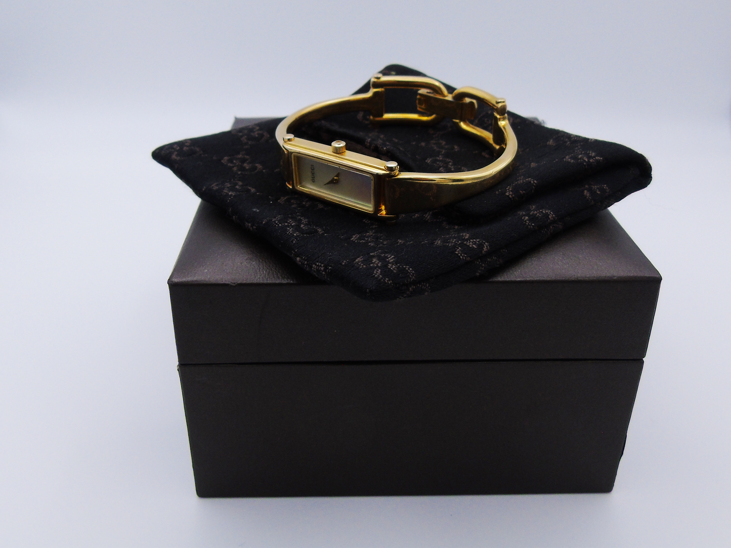 Gucci Ladies Gold Watch – Stunning Gucci 1500L Model with Tank Watch Face & Mother of Pearl Dial - Gems Forgotten 